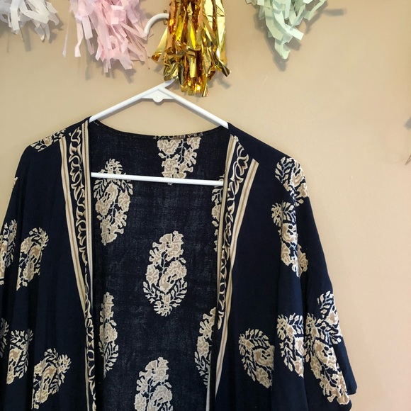 Blue and Gold Leaf Kimono - Picture 2 of 3